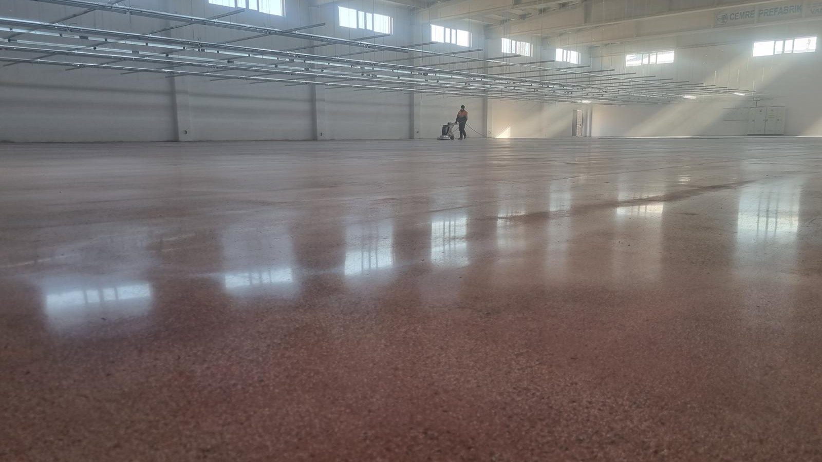Beton Zemin Silim ve Parlatma ile Mekan Dönüşümü