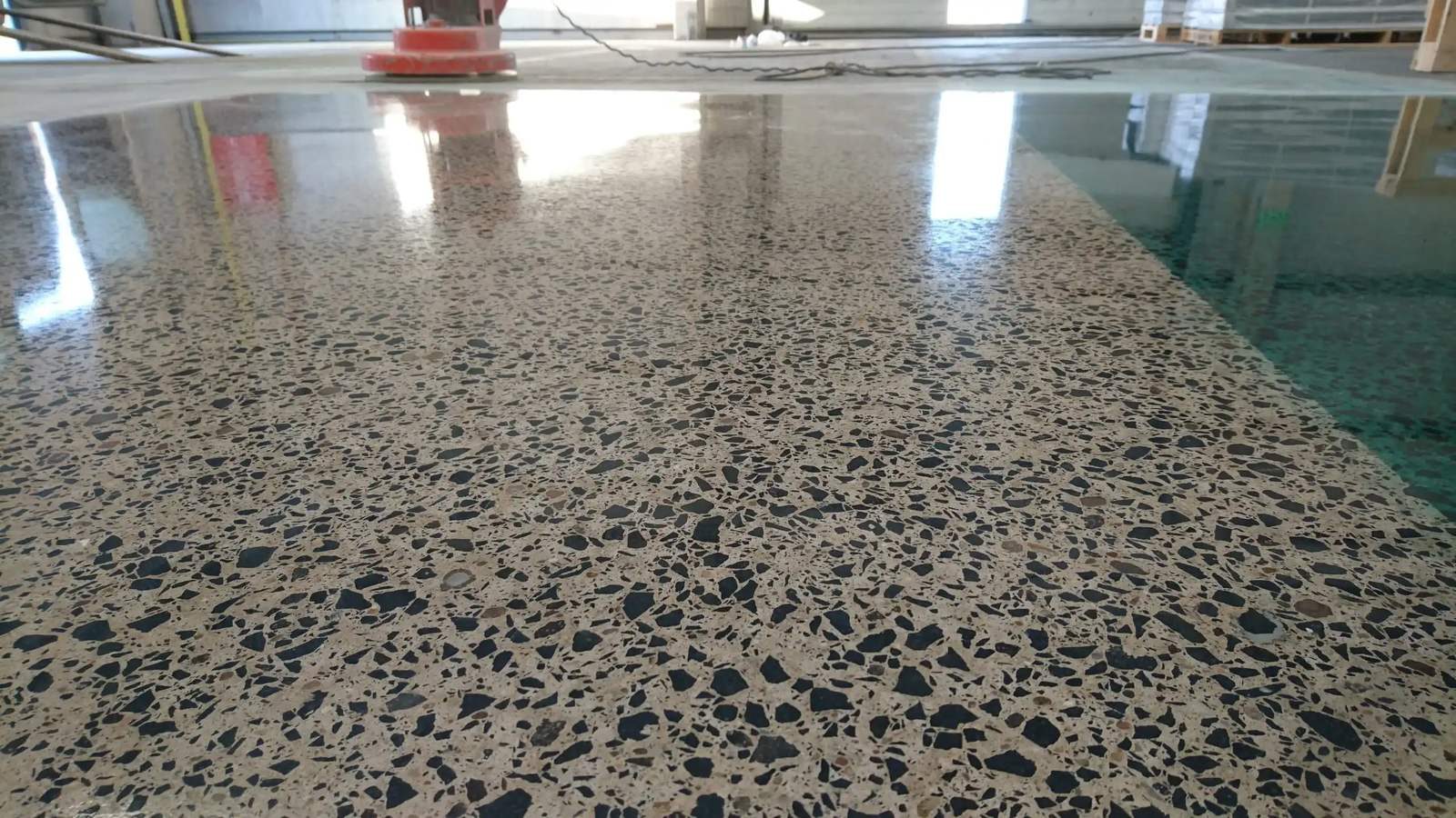 Eski Beton Zeminin Silim ve Parlatma ile Yenilenmesi